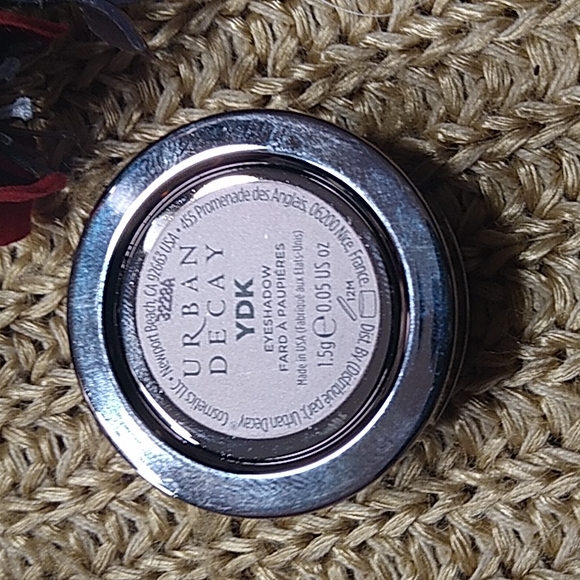 URBAN DECAY EYESHADOW SINGLE IN YDK - Picture 2 of 2